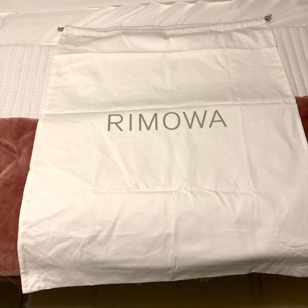 RIMOWA Cabin Plus Duster.